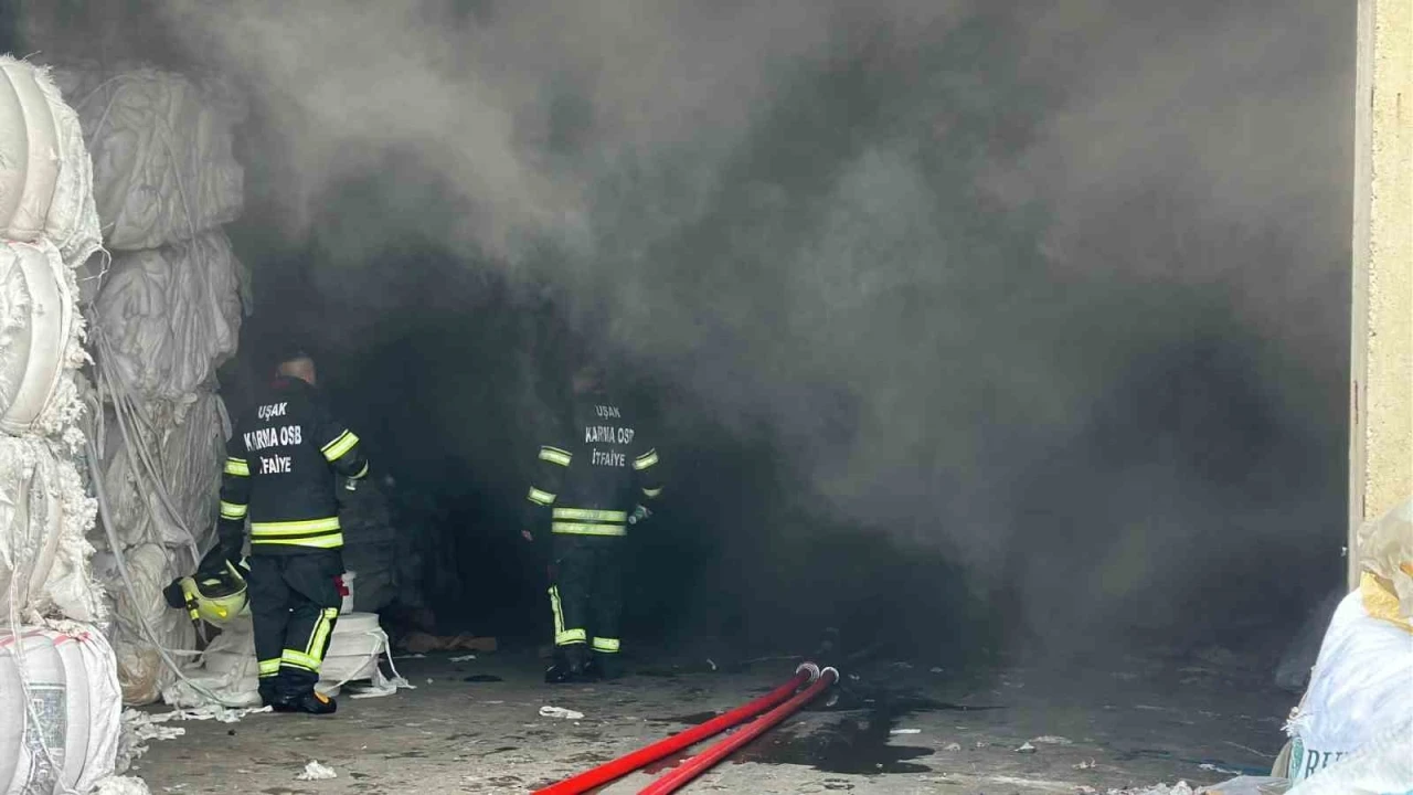 Uşak’ta tekstil fabrikasında çıkan yangın söndürüldü
