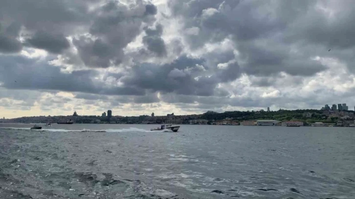 Üsküdar’da fotoğraf çekerken denize düşen genç akıntıda kayboldu
