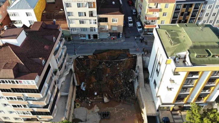 Üsküdar’da istinat duvarı çöktü, alan havadan görüntülendi
