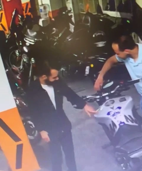 Üsküdar’da satın almak istediği motosikleti test sürüşü sırasında çaldı
