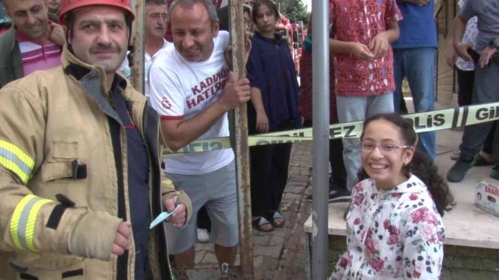 Üsküdar’da yangının ortasında kalan yavru kedileri itfaiye kurtardı
