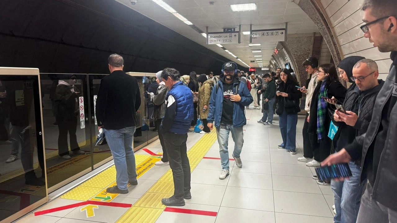 Üsküdar-Samandıra Metro Hattı'nda arıza! Yoğunluk yaşandı