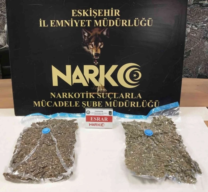 Uyuşturucu operasyonunda 1 kilo 644 gram esrar ele geçirildi
