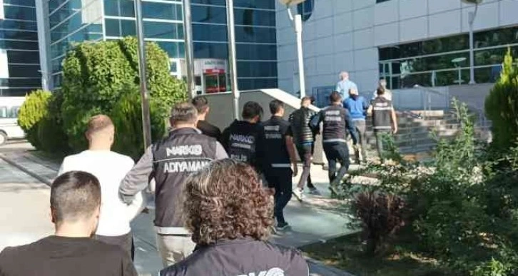 Uyuşturucu operasyonunda gözaltına alınan şahıslar adliyeye sevk edildi