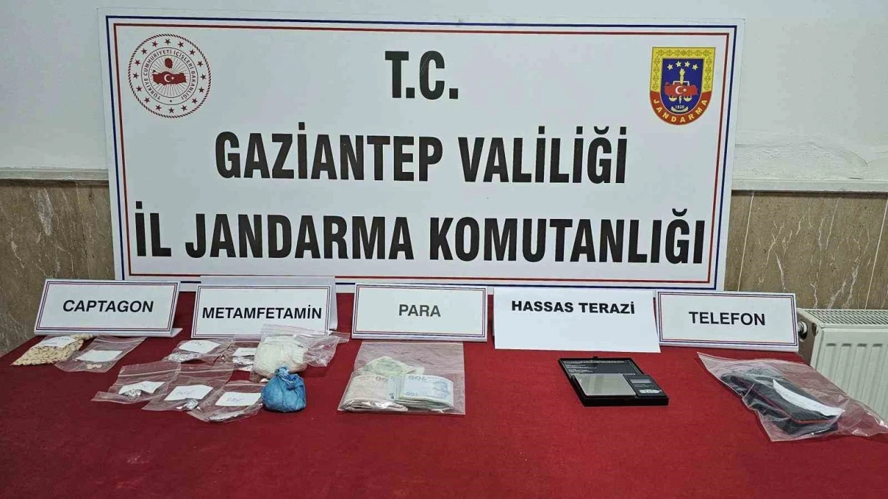 Uyuşturucu taciri şahsı jandarma yakaladı
