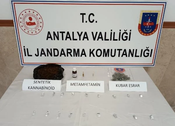 Uyuşturucu tacirini jandarma yakaladı