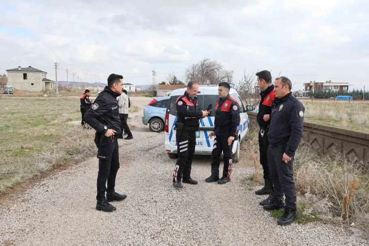 Uyuşturucudan aranan şahıs polisle yaşanan kovalamacada yakalandı
