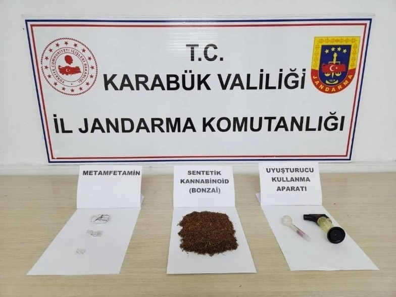 Üzerlerinde uyuşturucu çıkan 3 kişi gözaltına alındı
