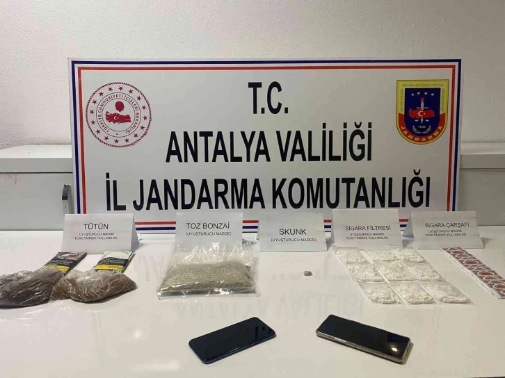 Üzerlerinde uyuşturucuyla yakalandılar
