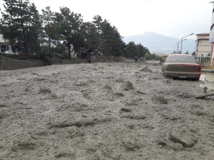 Üzümlü’de sel zarara yol açtı
