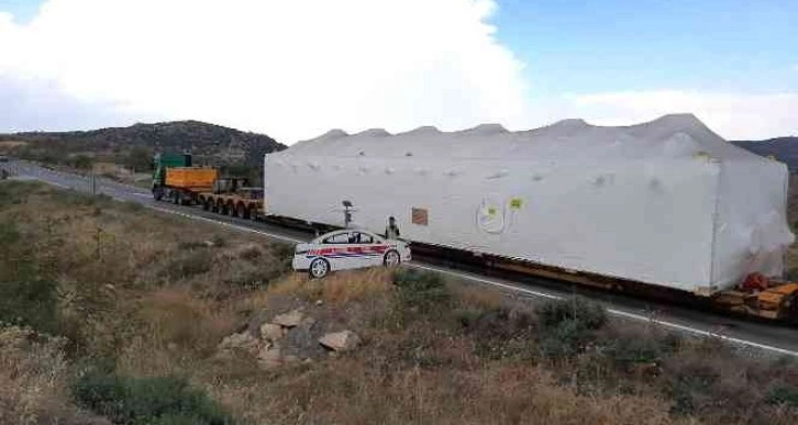 Uzun ve geniş araçlar için trafik durdu