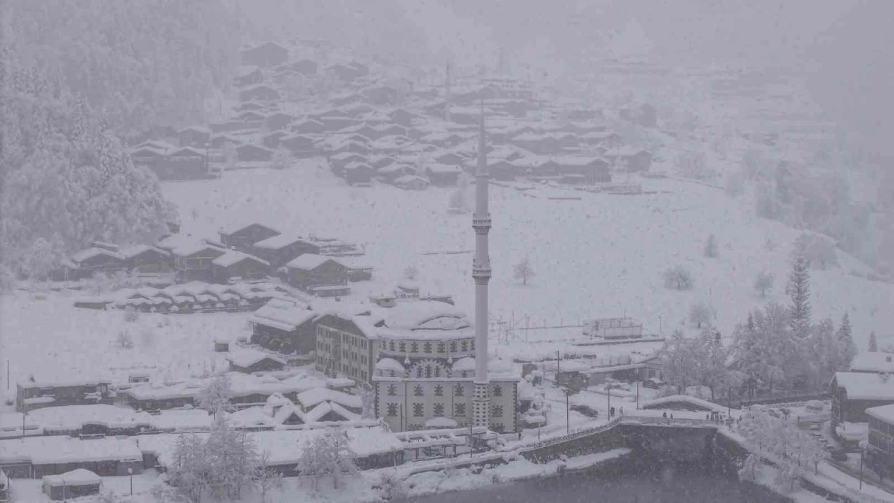 Uzungöl beyaz gelinliğini giydi
