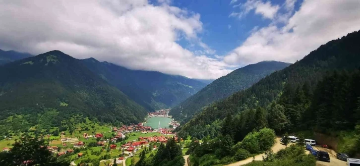 Uzungöl son yılların en yoğun sezonunu geçiriyor
