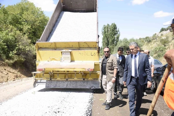 Vali Akkoyun, Morcalı köyündeki asfalt çalışmalarını inceledi
