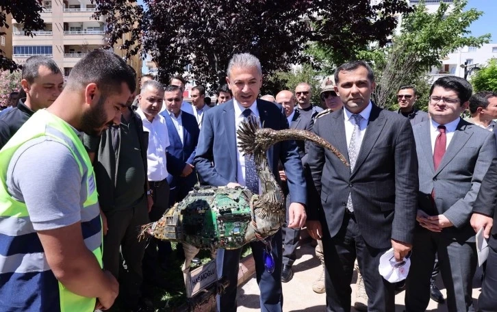 Vali Akkoyun,  Sıfır Atık Temalı "Atma Kazandırır" Sergisini gezdi