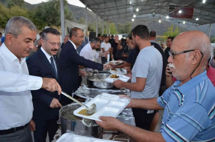 Vali Aksoy ve Başkan Kaplan Muharrem ayı iftarında vatandaşlarla buluştu
