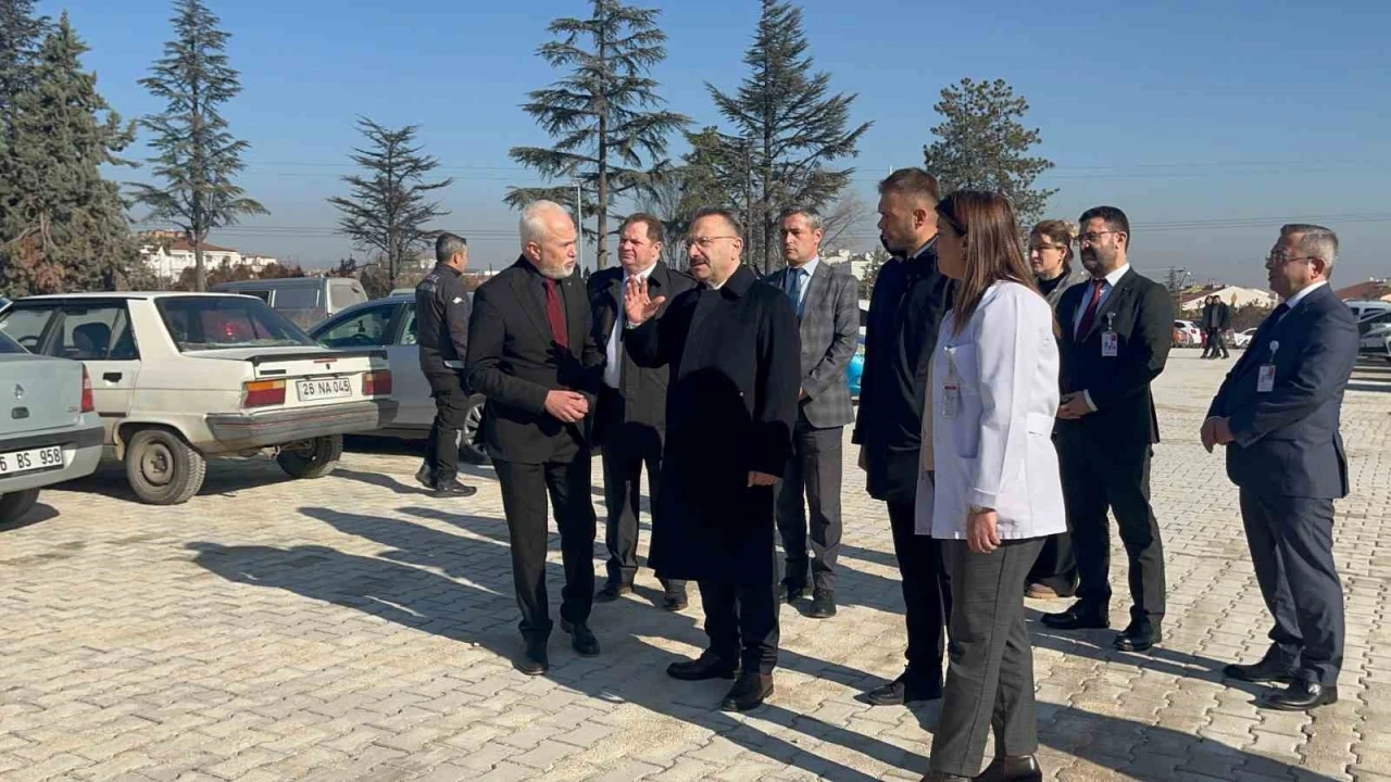 Vali Aksoy Yunus Emre Devlet Hastanesi’nin yeni otoparkını inceledi
