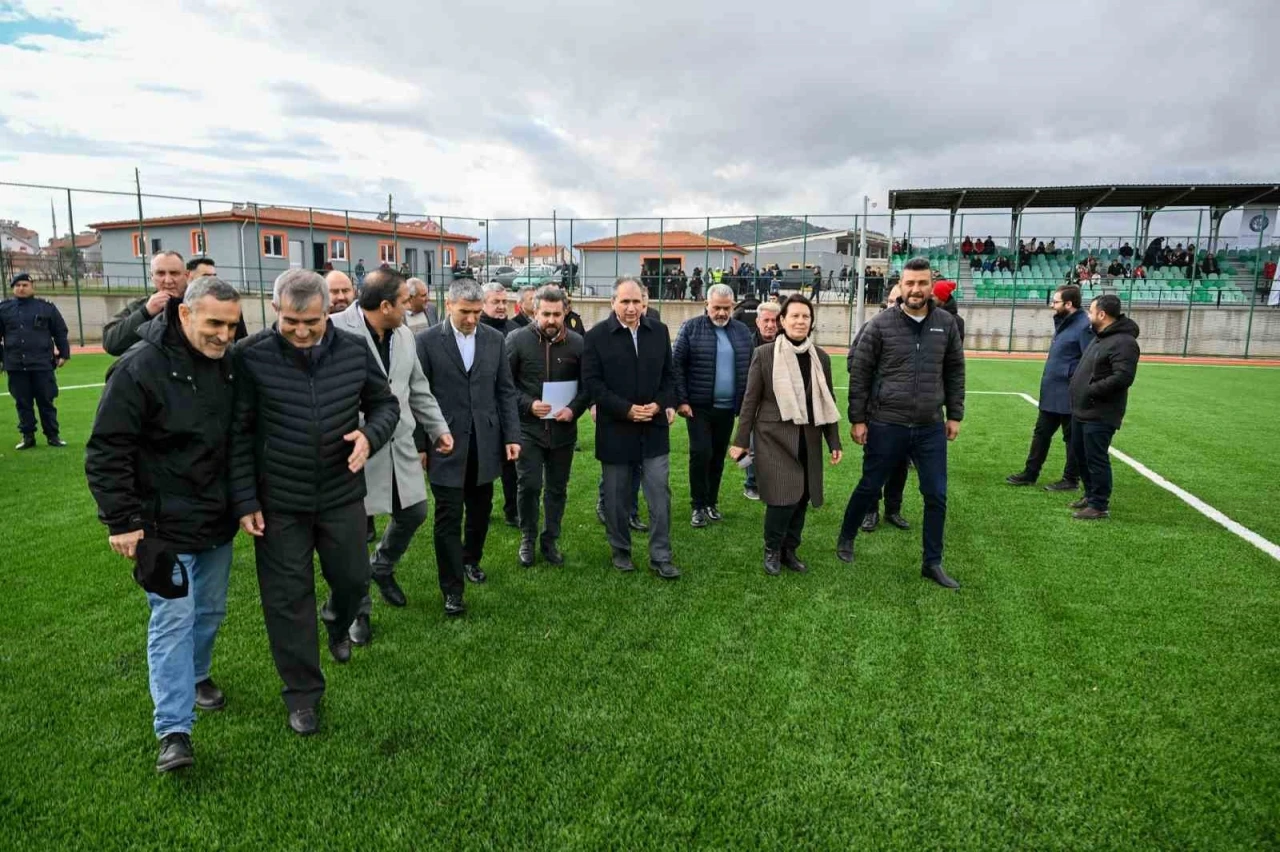 Vali Aktaş, Eşme ilçesinde ziyaret ve incelemelerde bulundu
