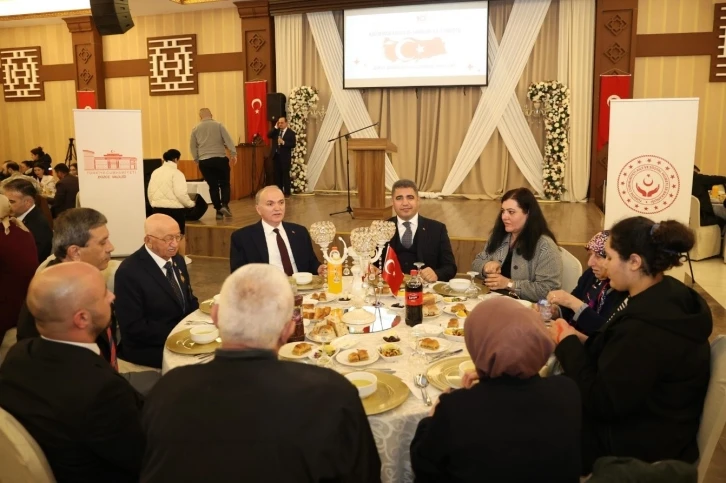 Vali Aslan, şehit akınları ve gazilerle iftar yaptı
