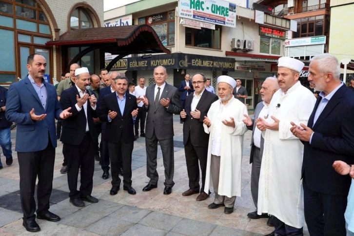 Vali Atay Düzcelilerin Kurban Bayramı’nı kutladı
