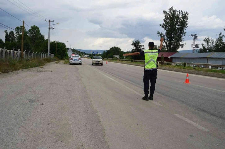 Vali Çakır görev başındaki jandarma ve polisin bayramını kutladı
