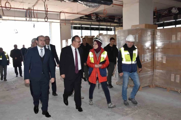 Vali Canbolat, Aydın Şehir Hastanesi’nde incelemelerde bulundu
