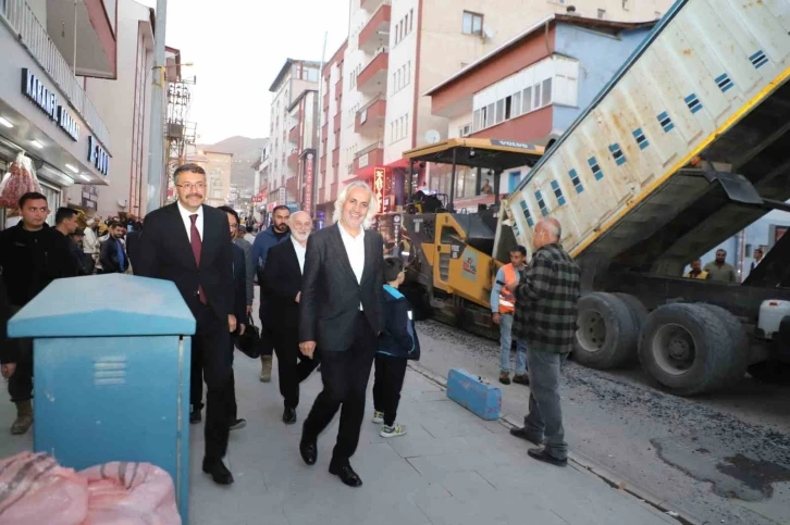 Vali Çelik, cami inşaatı ve asfalt çalışmalarını denetledi
