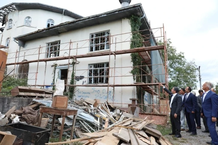 Vali Cevdet Atay, söküm çalışmalarını yerinde inceledi
