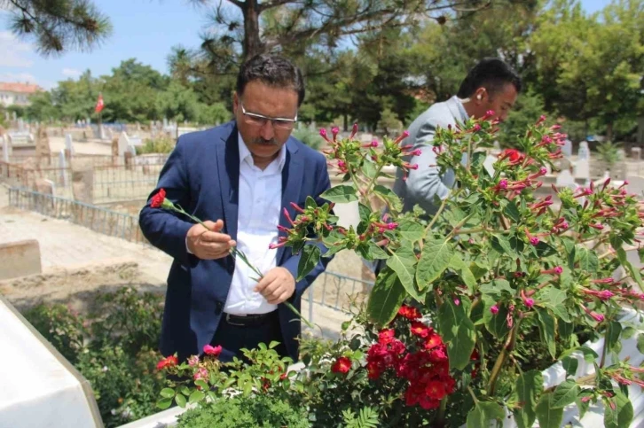 Vali Çiçek: &quot;Hainler hiç unutmasınlar; bizde Kübra Doğanay’lar, Cennet Yiğit’ler bitmez”
