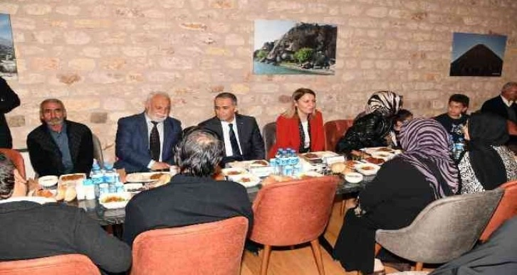 Vali Çuhadar, iftarda şehit aileleri ve gazileri ağırladı