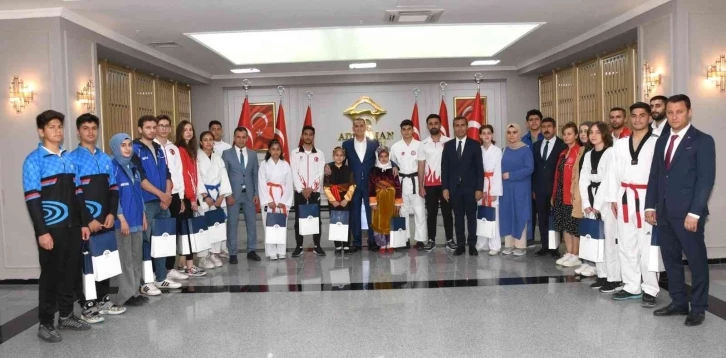 Vali Çuhadar’ın 19 Mayıs Atatürk’ü Anma, Gençlik ve Spor Bayramı mesajı
