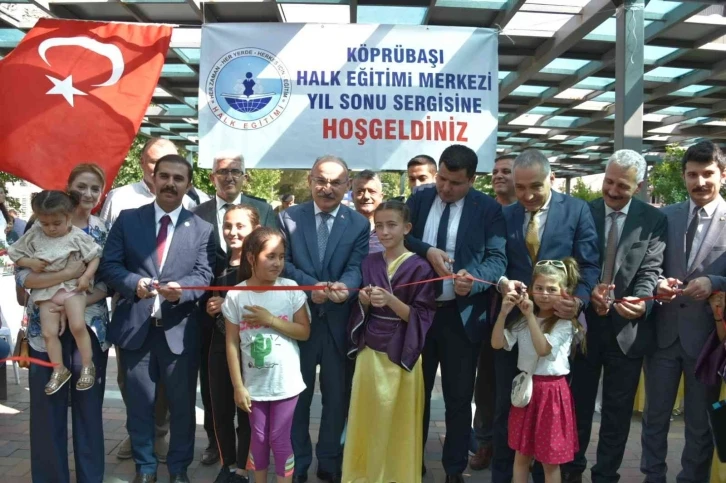 Vali Karadeniz, Köprübaşı Çilek Festivaline katıldı
