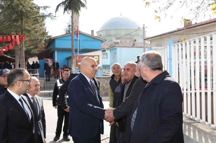 Vali Koç, köy ve kasabalarda vatandaşlarla buluşuyor
