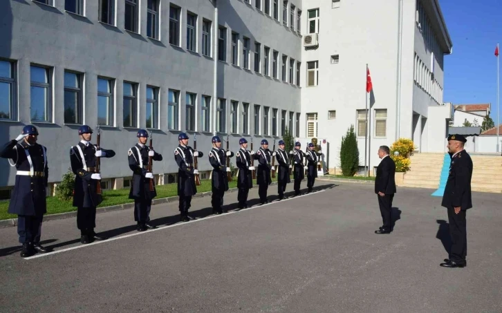 Vali Mete Buhara, emniyet ve jandarma personeli ile bir araya geldi
