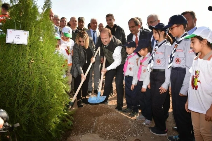 Vali Pehlivan ’fidan dikim etkinliği’ne katıldı
