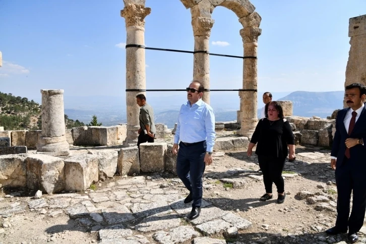 Vali Pehlivan, Mut’un doğal ve tarihi güzelliklerini gezdi
