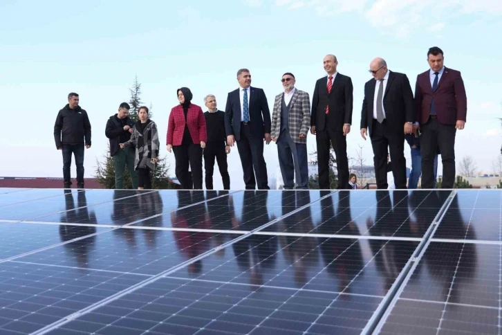 Vali Selçuk Aslan, yenilenebilir enerji yatırımını inceledi
