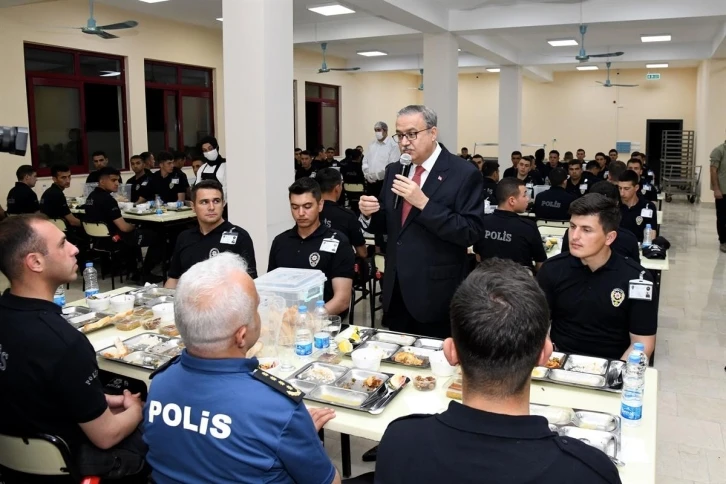 Vali Su, polis okulu öğrencileriyle bir araya geldi
