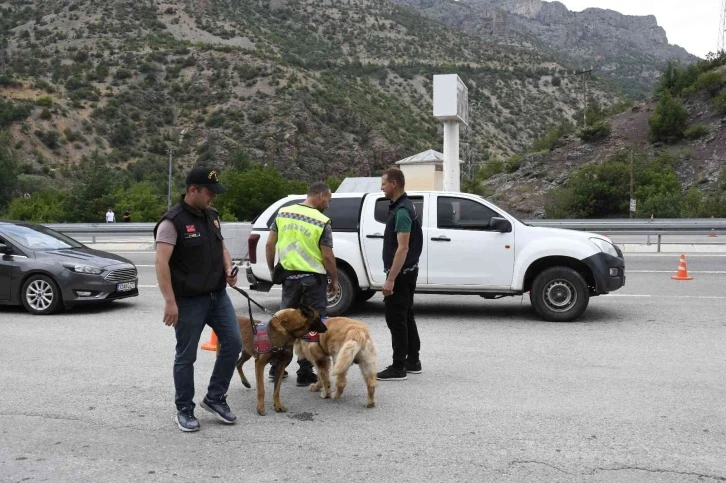 Vali Taşbilek, Kurban Bayramı trafik denetimine katıldı
