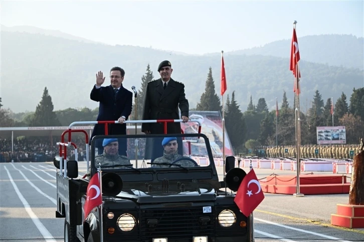 Vali Ünlü erlerin yemin törenine katıldı
