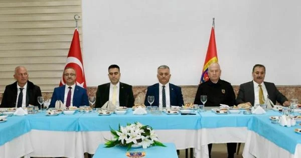 Vali Yazıcı, iftarını Elmalı İlçe Jandarma Komutanlığı'nda yaptı