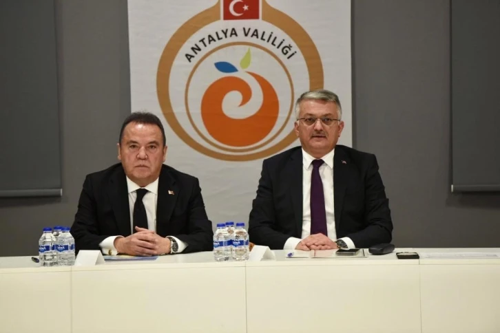 Vali Yazıcı:" Depremzedelerin ihtiyaçlarını karşılamak için çalışmalarımıza devam ediyoruz"
