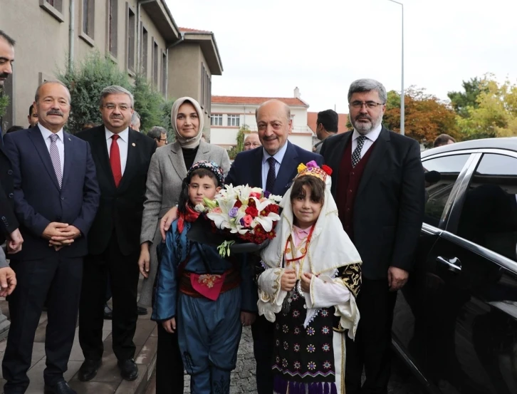 Vali Yiğitbaşı, Afyonkarahisar’ın ekonomisi hakkında Bakan Bilgin’e bilgi verdi
