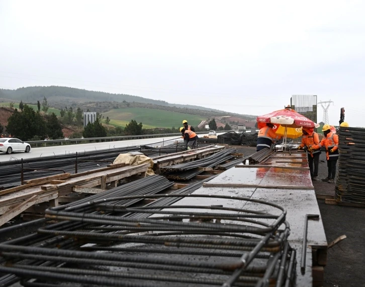 Vali Yılmaz, otoban bağlantı yolu yapım çalışmalarını inceledi
