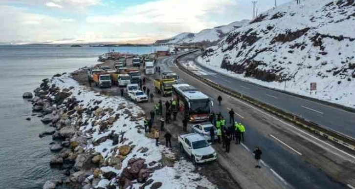 Van Büyükşehir Belediyesi depremzedeler için seferber oldu