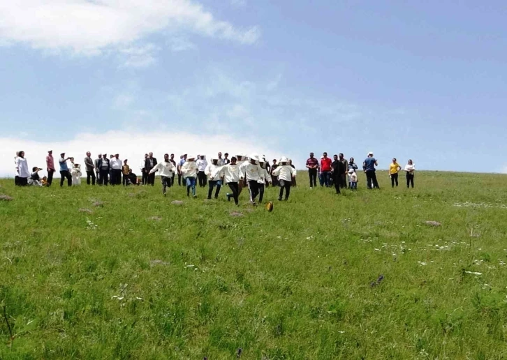 Van’da ’2. Bal Yuvarlama Festivali’ renkli görüntülere sahne oldu
