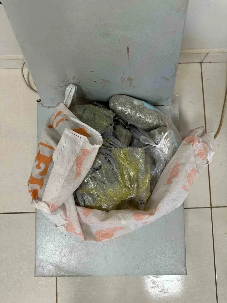 Van’da 2 kilo 701 gram esrar ele geçirildi
