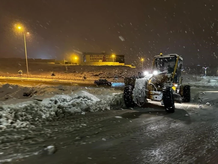 Van’da 201 yerleşim yerinin yolu ulaşıma kapandı
