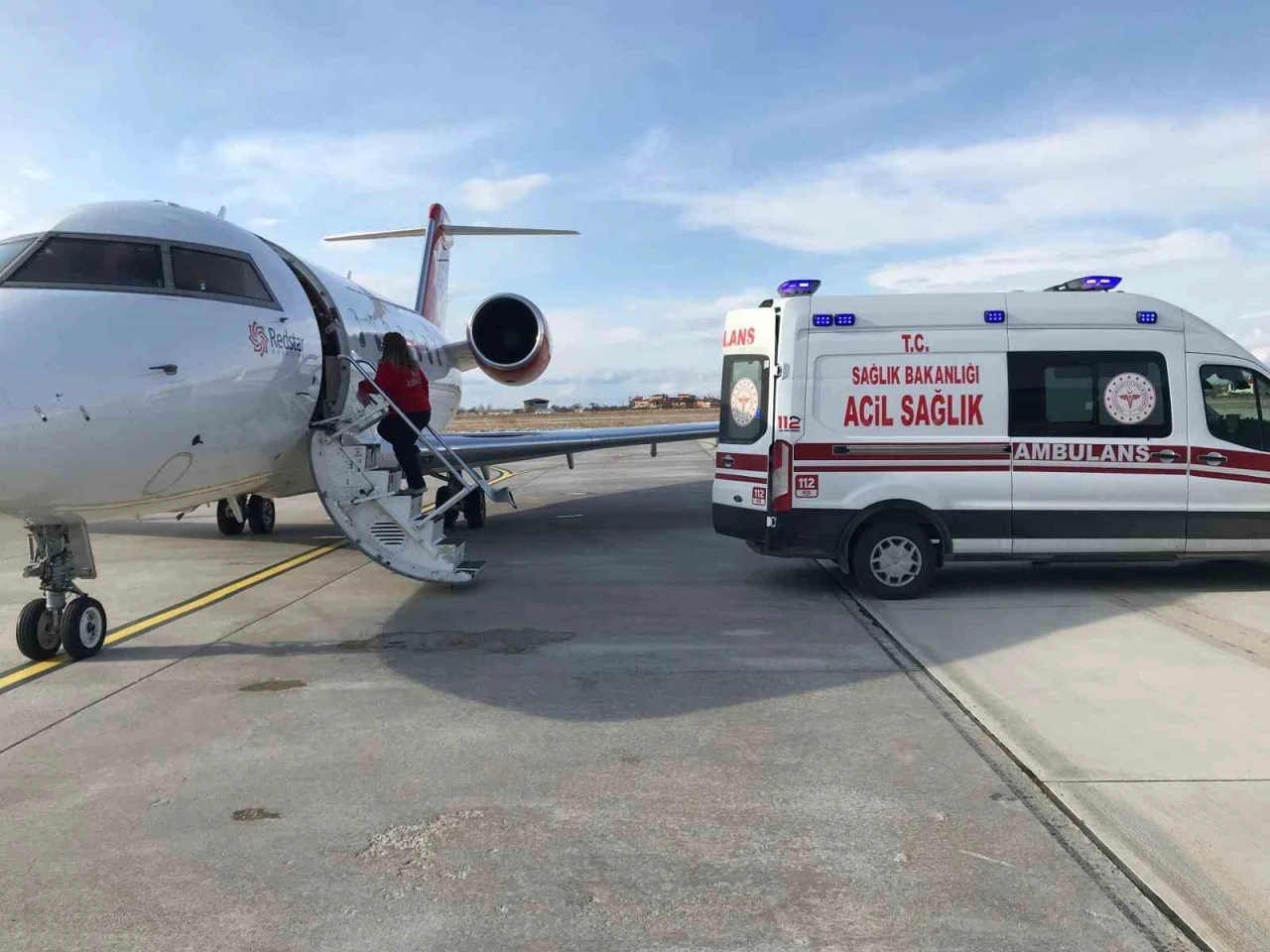 Van’da 3 yenidoğan hasta ambulans uçakla sevk edildi
