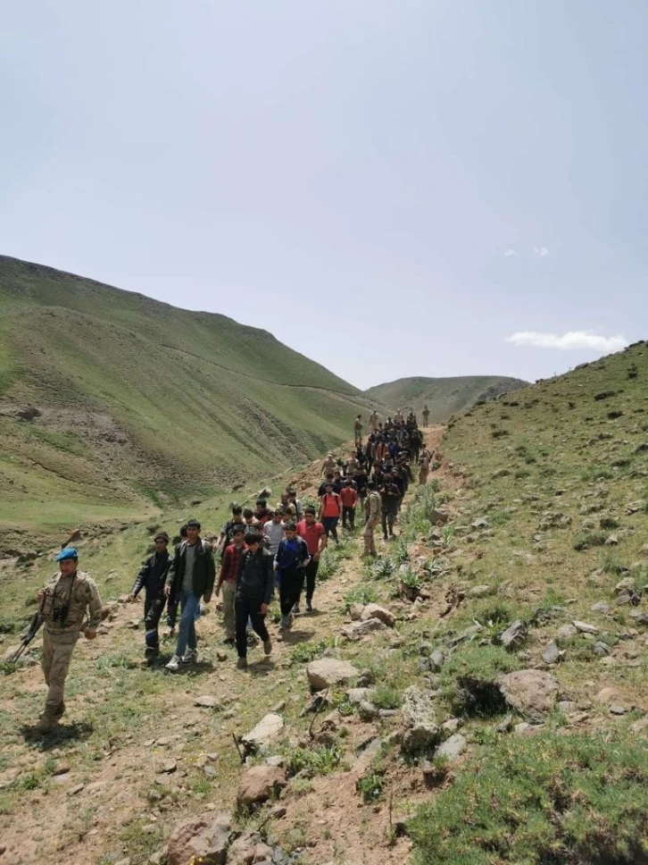 Van’da 48 düzensiz göçmen yakalandı
